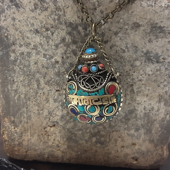 Jewelry - VINTAGE BUDDHISM GOLD and TURQUOISE  PENDANT